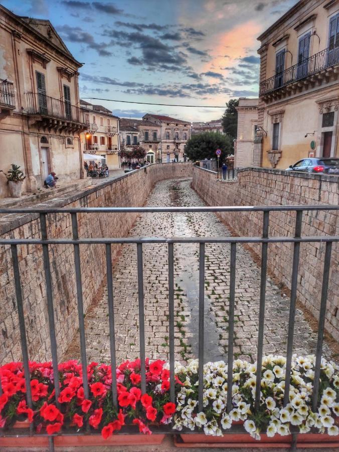 Lilibeth Houses - Charming & Lovely Views Scicli Extérieur photo
