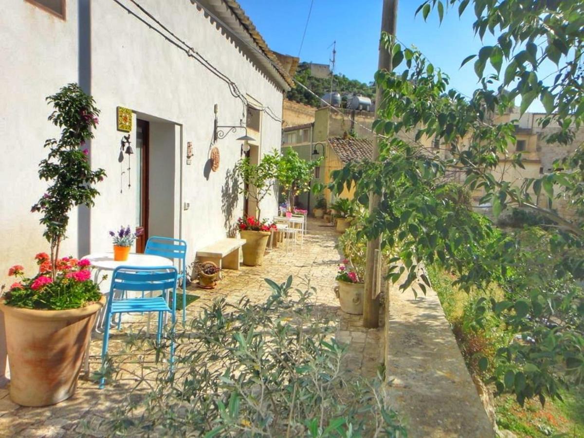 Lilibeth Houses - Charming & Lovely Views Scicli Extérieur photo